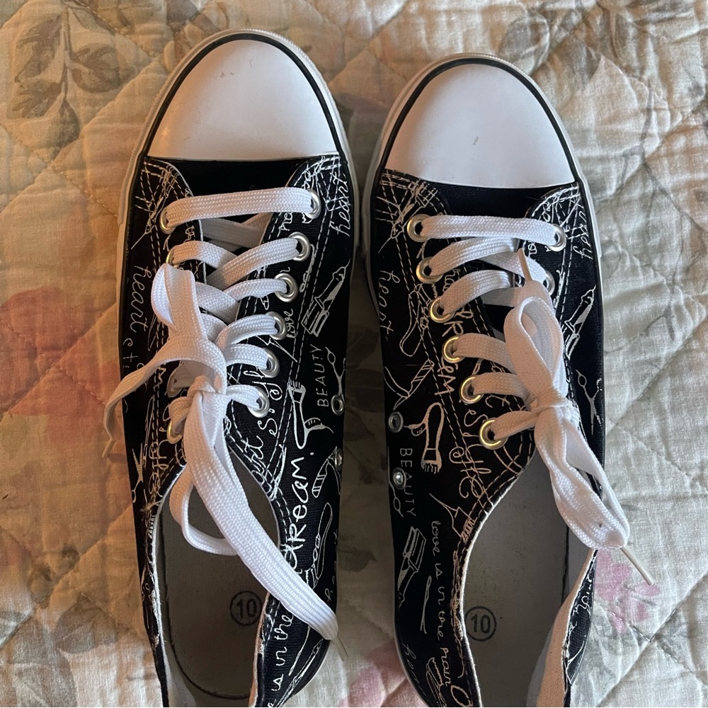 Converse Style (but not Converse) Hairdresser Sneakers - Picture 2 of 5